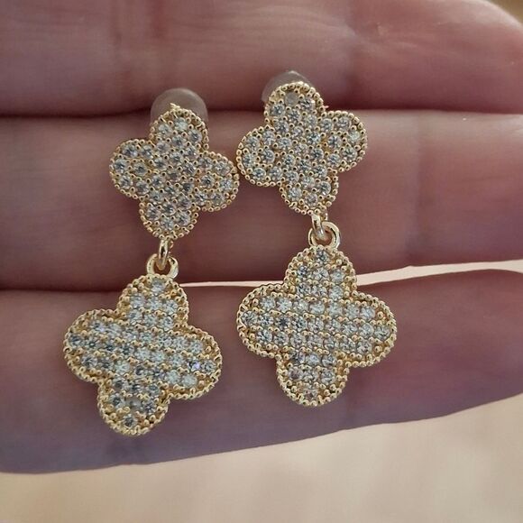 Diamond Gold Clover Necklace + Earrings Set - Picture 3 of 5